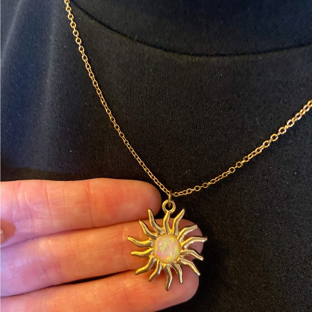 Vintage Opalescent Resin Sun Set on Gold Tone Boho Necklace - Picture 3 of 4